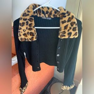 Women’s Sweater (Size L)